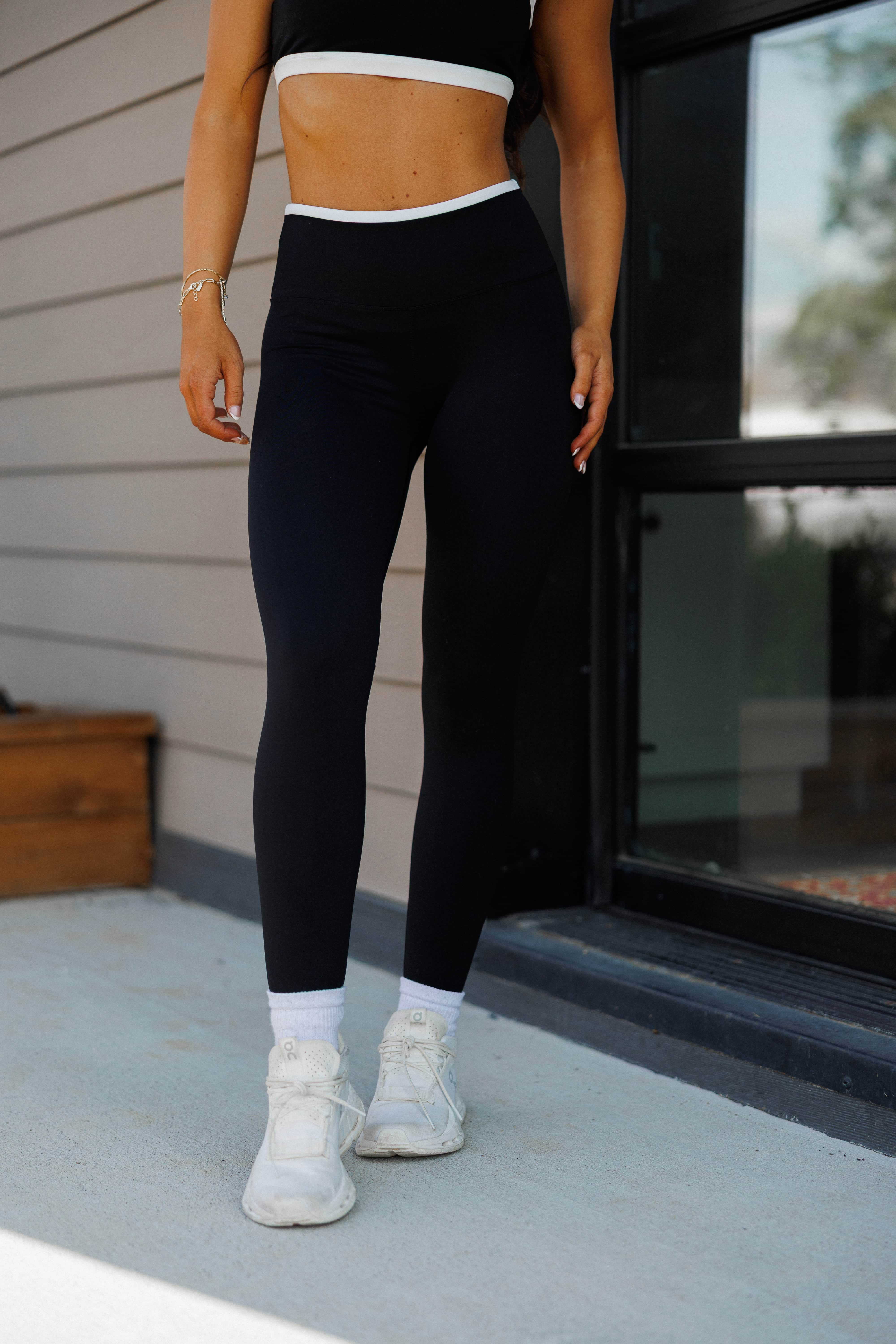 Chic Circuit Leggings - Image 4